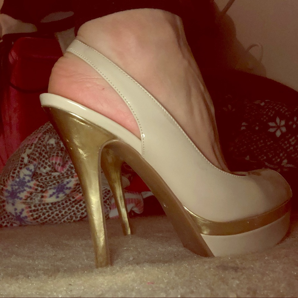 Nude peep toe platform with gold detail